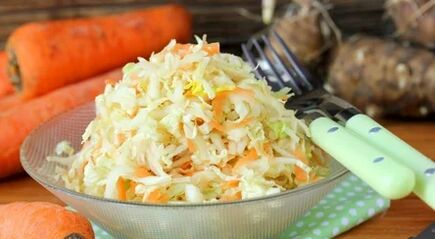 Salad of sauerkraut and Jerusalem artichoke